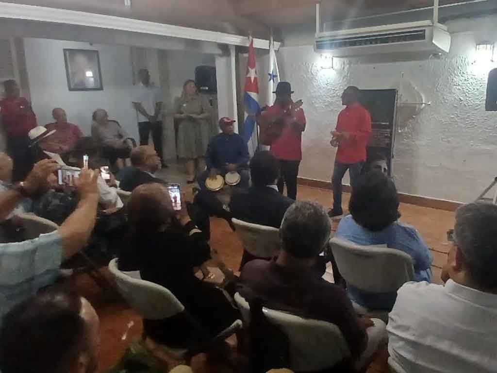 resaltan-en-panama-legado-de-fidel-castro-en-su-99-cumpleanos