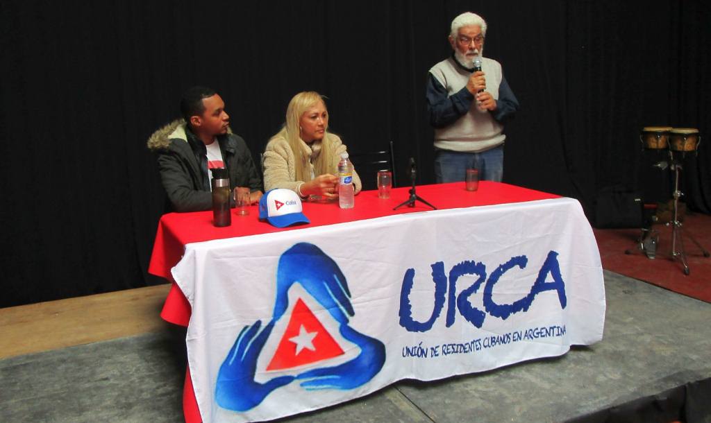 estudiante-de-bolivia-lleva-bandera-nacional-al-polo-norte