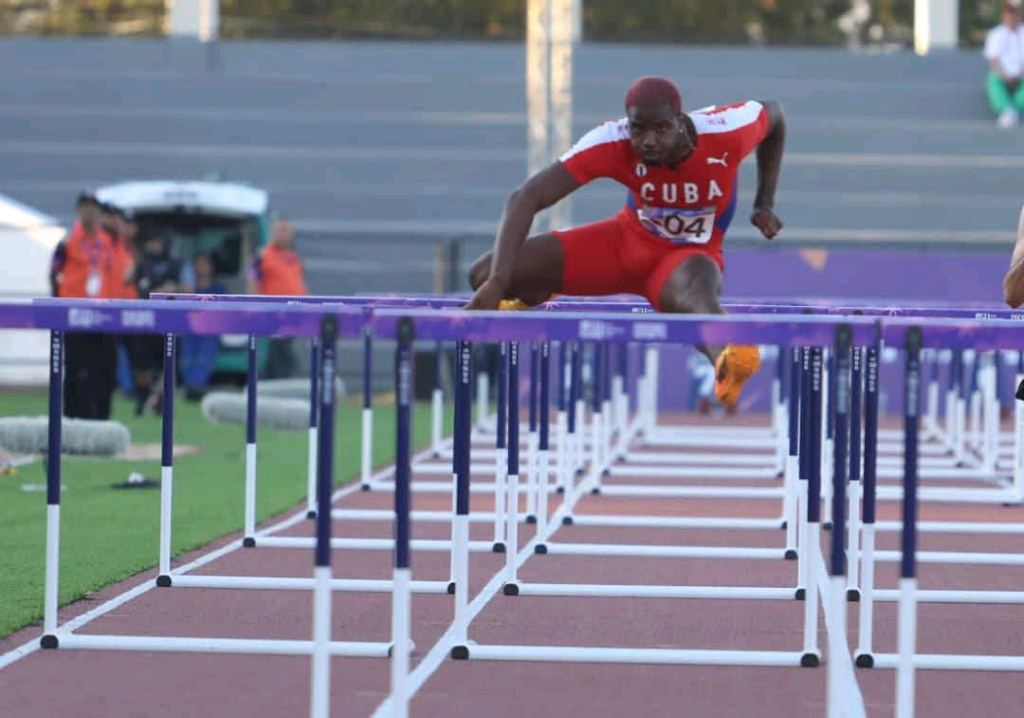 asuncion-2025-vallista-cubano-herrera-a-la-final-con-mejor-tiempo