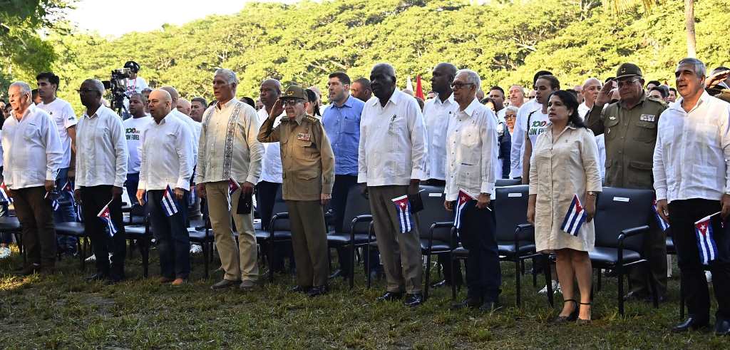 diaz-canel-rindio-tributo-a-fidel-castro-y-a-proceres-de-cuba