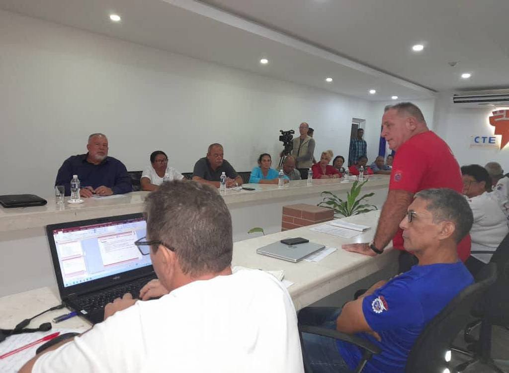 chequea-primer-ministro-de-cuba-labores-en-central-termoelectrica