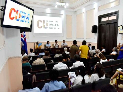 estudiantes-aficionados-al-periodismo-presentan-diario-el-curita