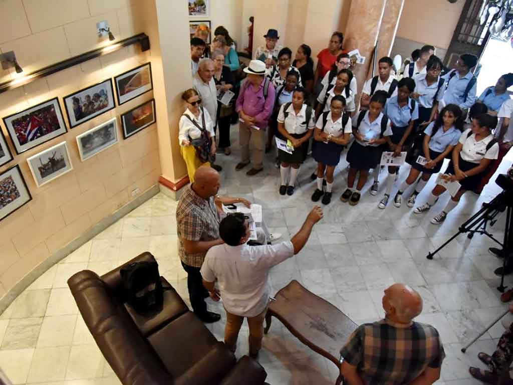 estudiantes-aficionados-al-periodismo-presentan-diario-el-curita