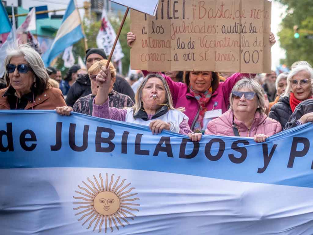 plaza-del-congreso-otra-vez-marchan-jubilados-argentinos