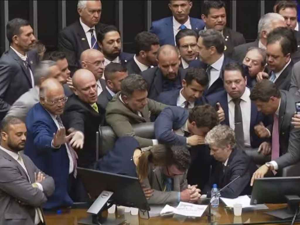presentan-demandas-en-brasil-contra-diputados-por-motin-en-camara