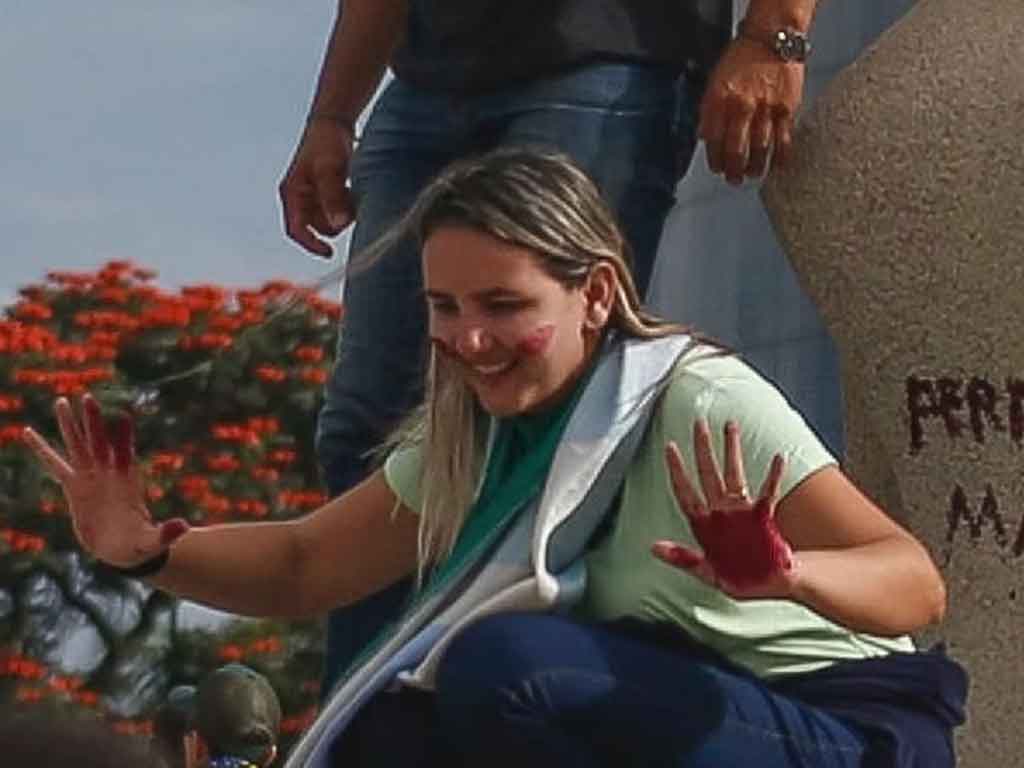 ordenan-en-brasil-comienzo-de-condena-para-peluquera-golpista