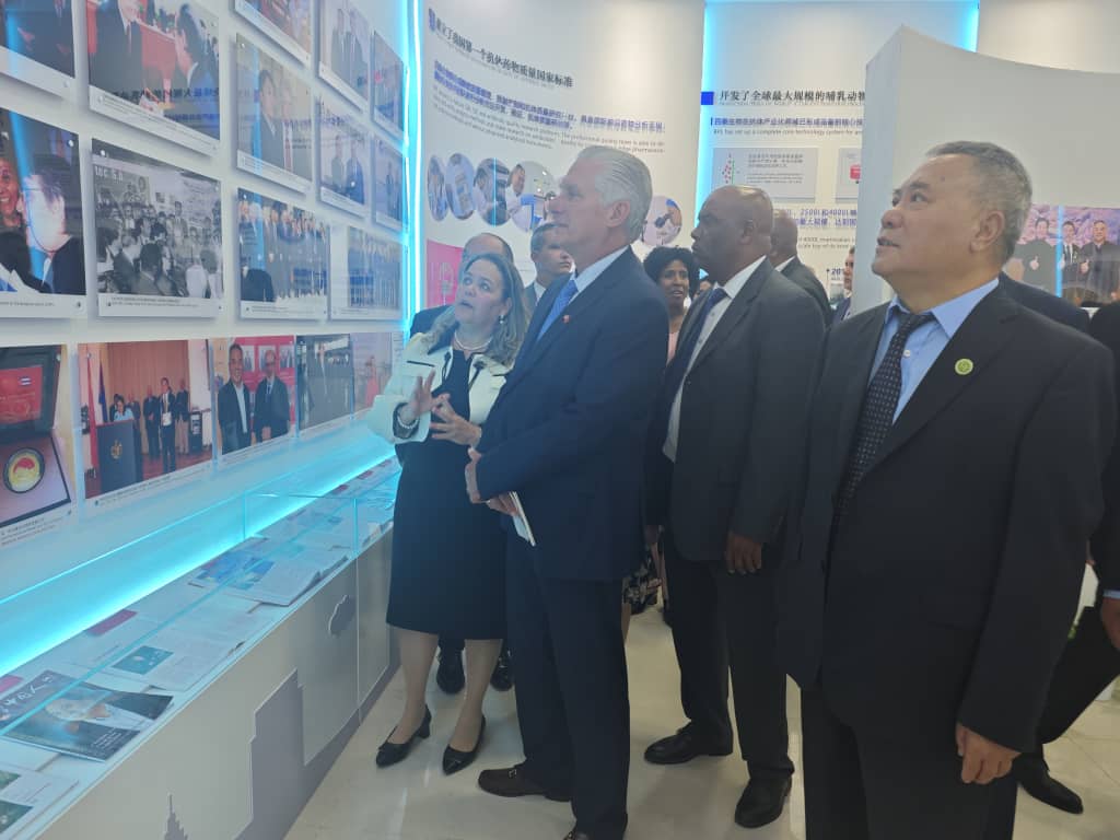 Díaz-Canel resalta innovación en empresa biotecnológica Cuba-China