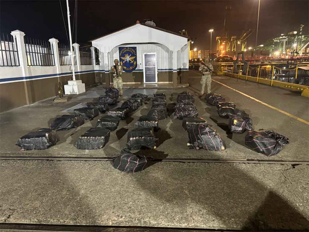 panama-incauta-una-tonelada-de-droga-oculta-en-contenedores