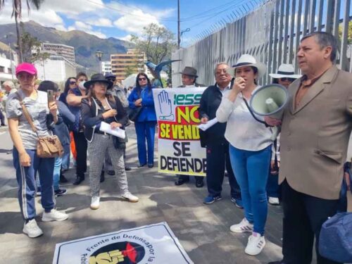 jubilados-en-ecuador-rechazan-venta-de-creditos-del-seguro-social