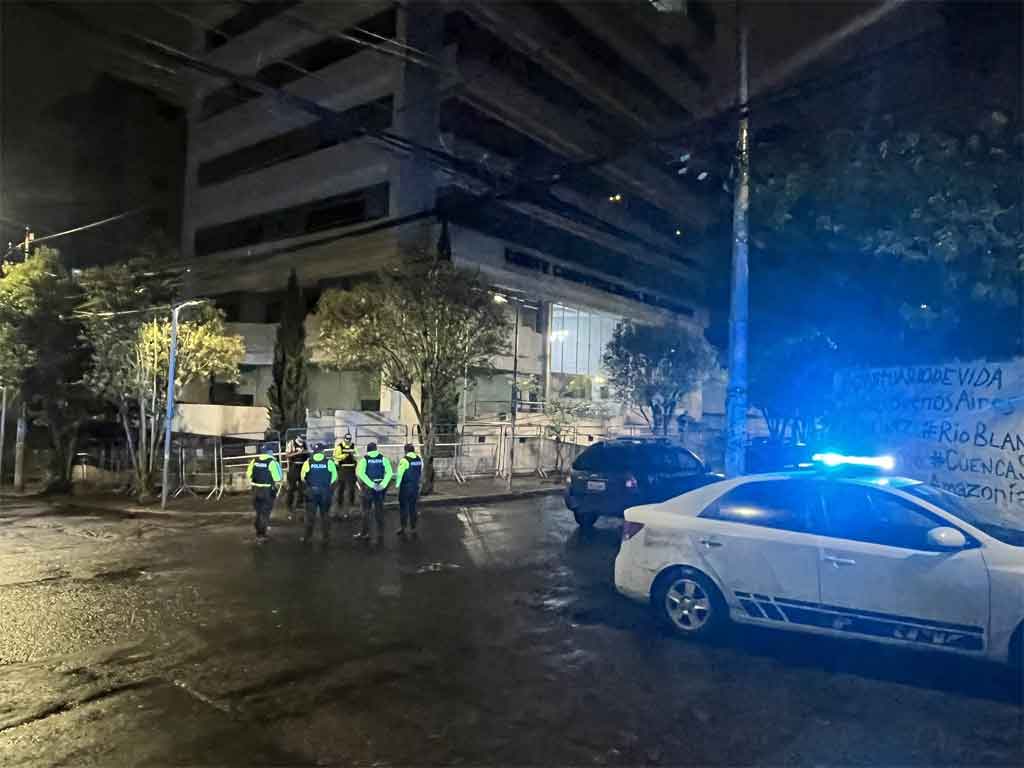 policias-desalojan-corte-constitucional-de-ecuador