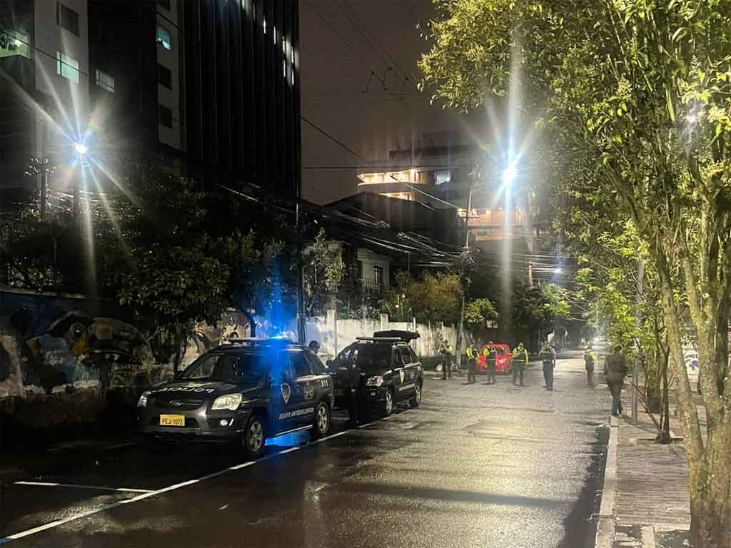 policias-desalojan-corte-constitucional-de-ecuador