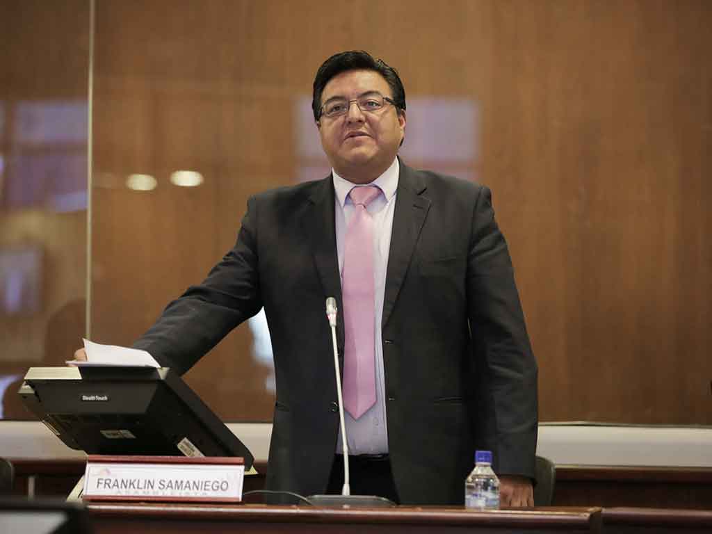 gobierno-de-ecuador-debe-206-millones-de-dolares-a-dializadoras