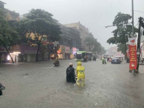reportan-inundaciones-en-65-zonas-de-la-capital-de-vietnam