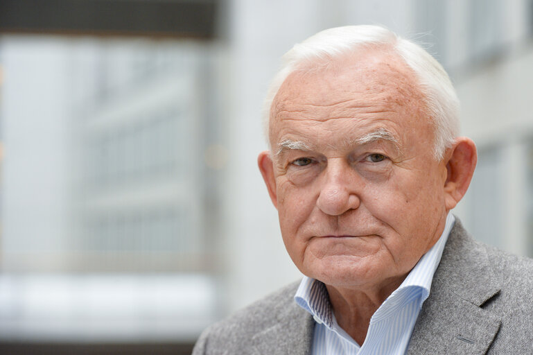 ex-primer-ministro-polaco-desmiente-amenaza-rusa-a-la-otan