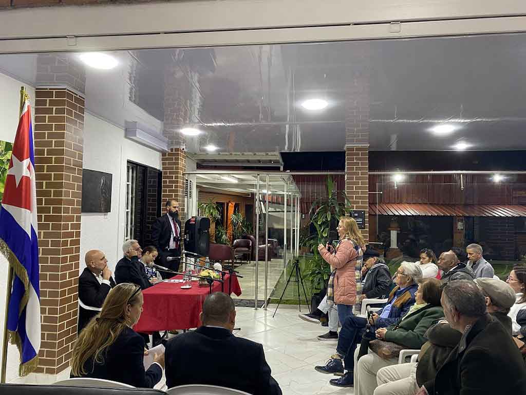 vicencanciller-de-cuba-dialogo-con-connacionales-en-colombia