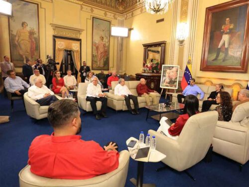 maduro-convoca-a-unir-la-capacidad-de-defender-a-venezuela-y-cuba