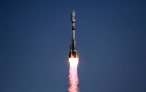 rusia-lanzo-un-cohete-soyuz-con-un-satelite-militar
