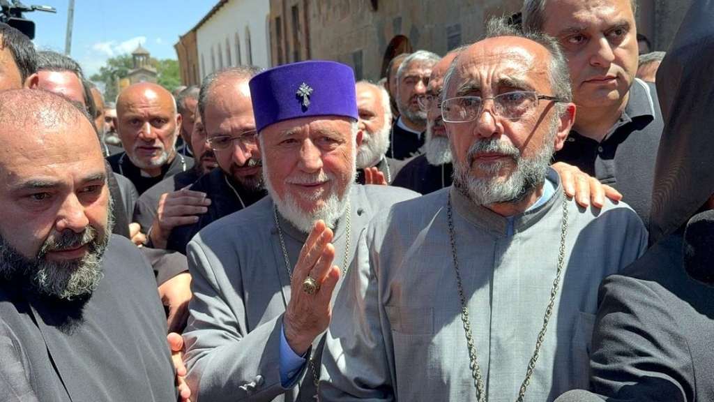 justicia-armenia-extiende-detencion-del-arzobispo-adzhapajian