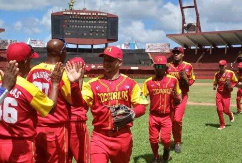 cocodrilos-escalan-a-la-cima-en-serie-beisbolera-cubana