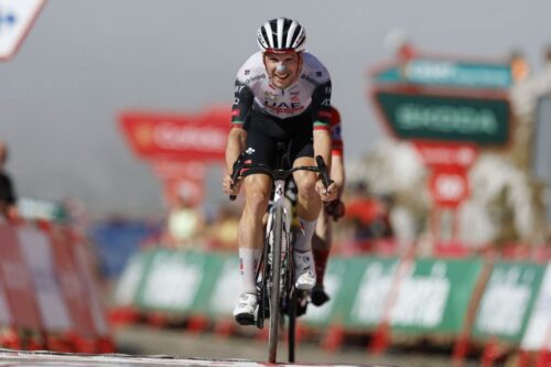 almeida-vence-en-angliru-y-presiona-en-la-vuelta-a-espana