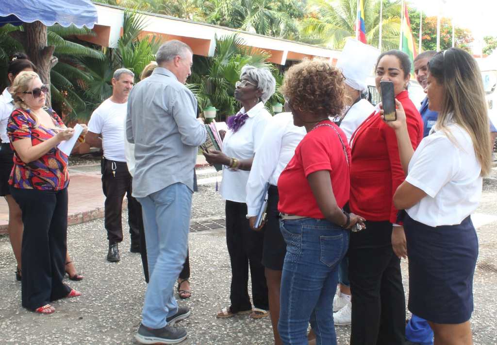 ministro-de-turismo-convoco-a-potenciar-oferta-para-clientes-cubanos