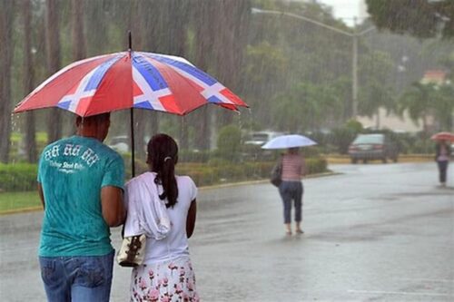 lluvias-obligan-a-desplazarse-a-mas-de-dos-mil-personas-en-dominicana