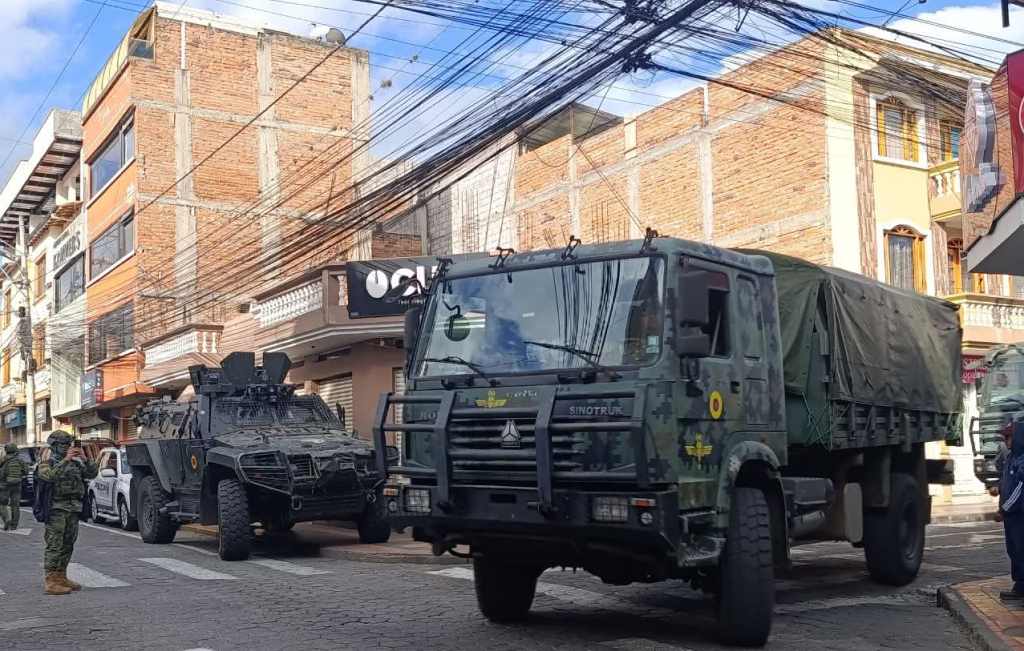convoy-militar-se-desplaza-a-epicentro-de-protestas-en-ecuador