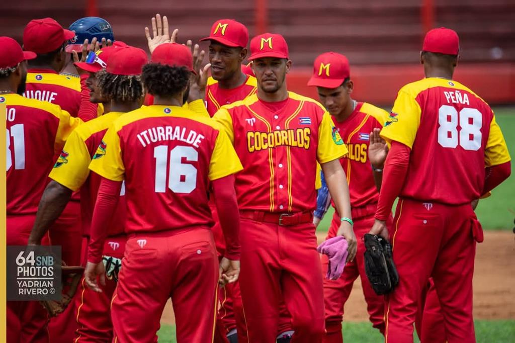 cocodrilos-por-mantener-imbatibilidad-en-duelos-del-beisbol-cubano