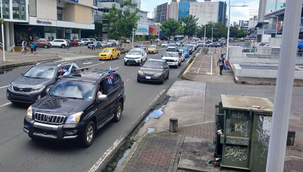 caravana-en-panama-demanda-fin-de-bloqueo-eeuu-a-cuba