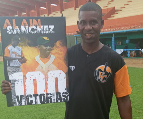 pitcher-longevo-conquista-100-victorias-en-beisbol-cubano