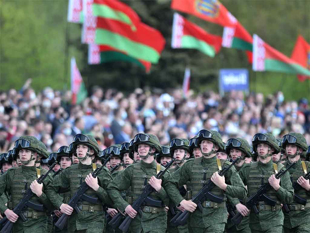 inspeccionan-fuerzas-armadas-belarusas