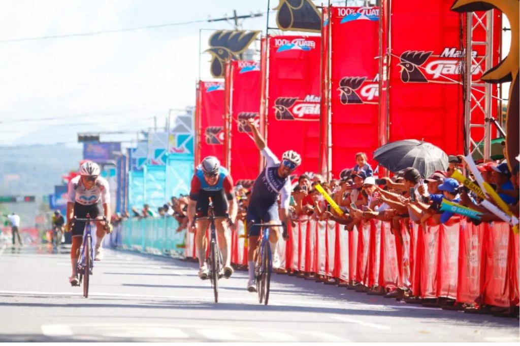 panameno-espinoza-gano-primera-etapa-de-vuelta-ciclistica-a-guatemala