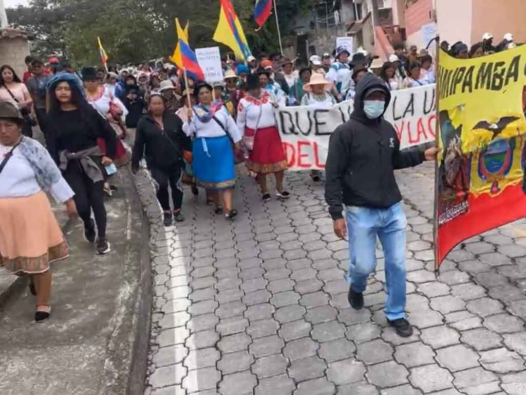 comunidad-indigena-de-ecuador-llama-a-la-resistencia-pacifica