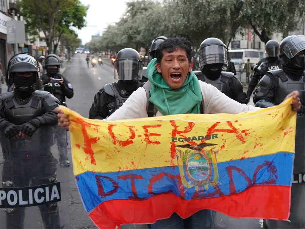 organizaciones-sociales-protagonizan-marcha-en-la-capital-de-ecuador