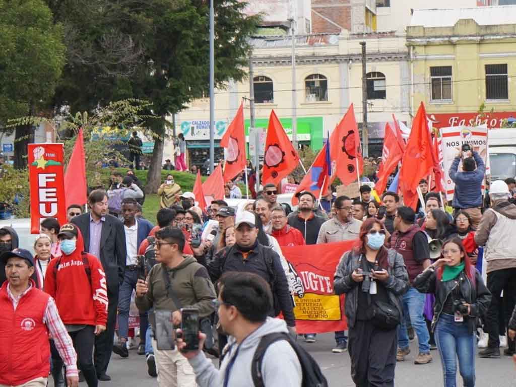 organizaciones-sociales-protagonizan-marcha-en-la-capital-de-ecuador