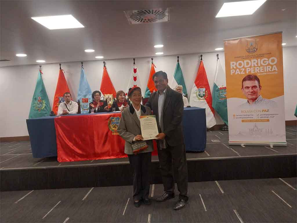 senado-de-bolivia-honra-a-personalidades-orurenas
