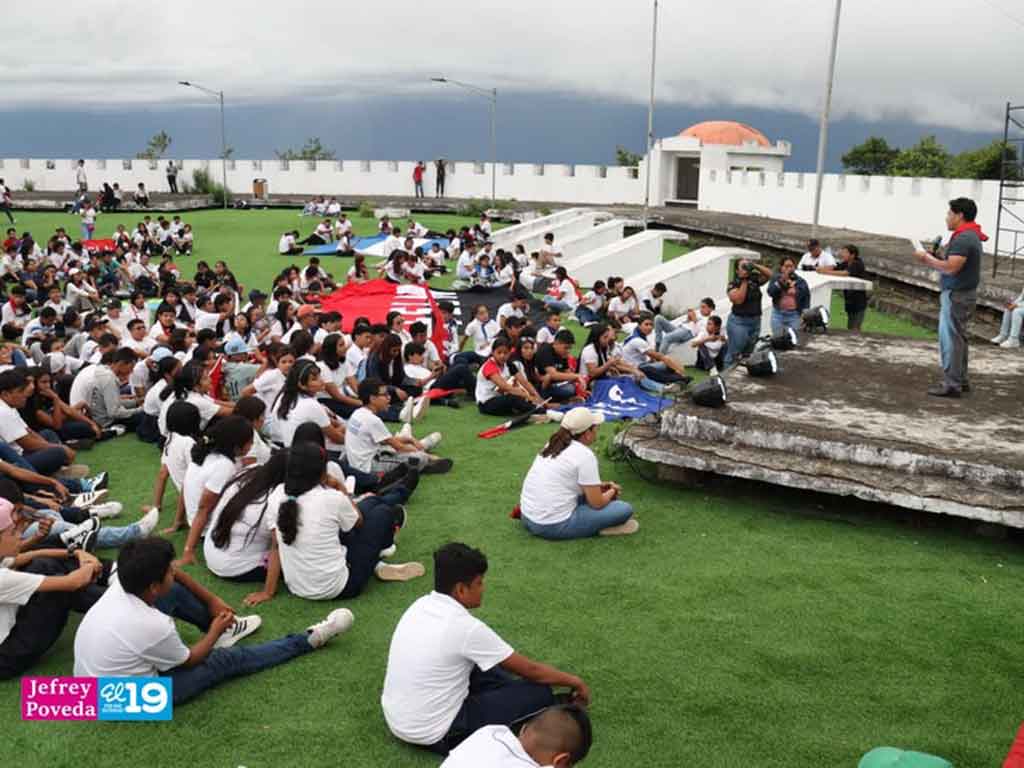 juventud-nicaraguense-rindio-homenaje-a-heroe-benjamin-zeledon