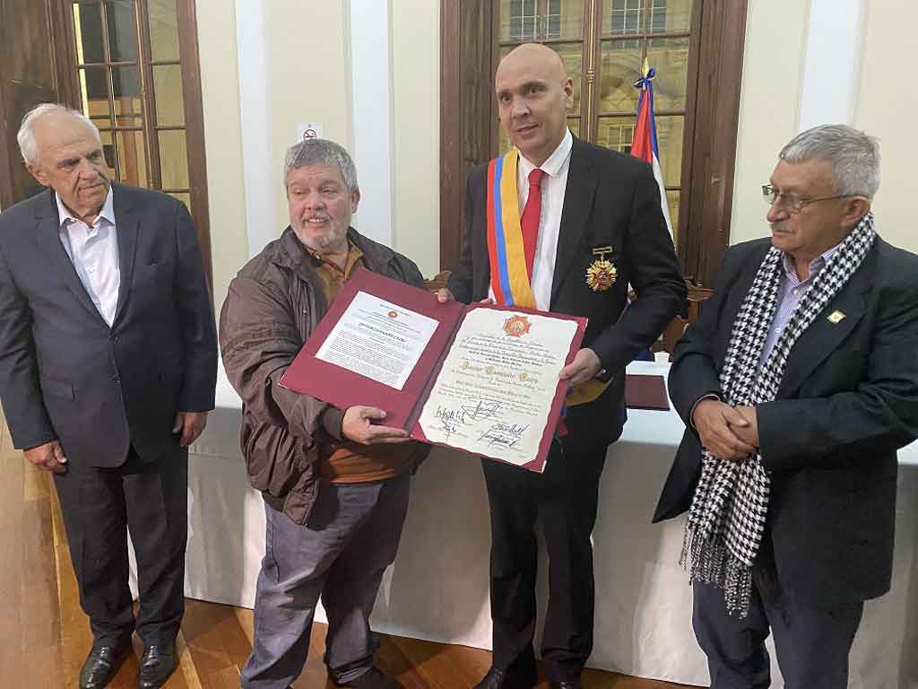 congreso-de-colombia-distinguio-con-dos-ordenes-a-embajador-de-cuba