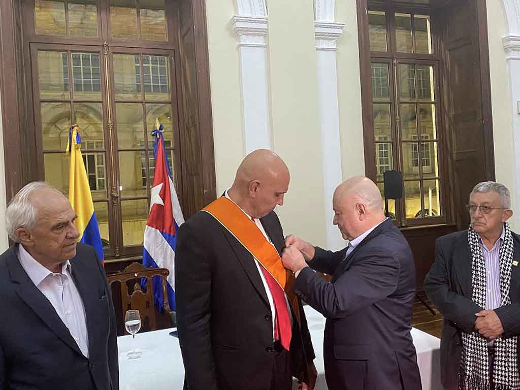 congreso-de-colombia-distinguio-con-dos-ordenes-a-embajador-de-cuba