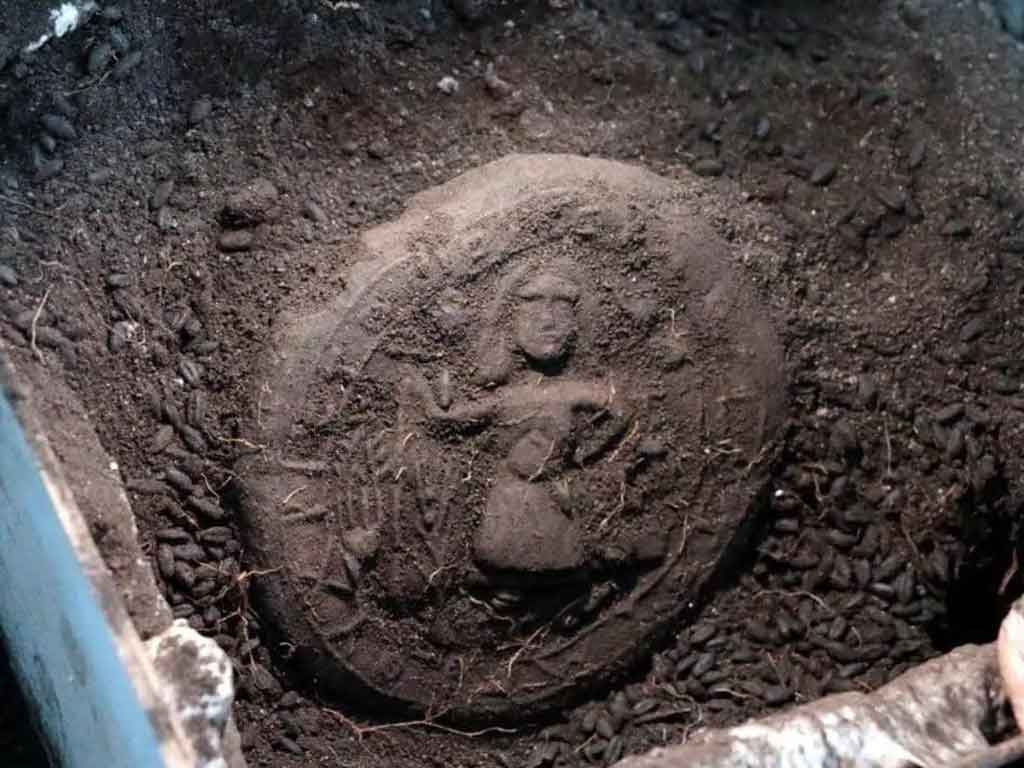 arqueologos-encuentran-panes-liturgicos-de-1-300-anos-en-turkiye