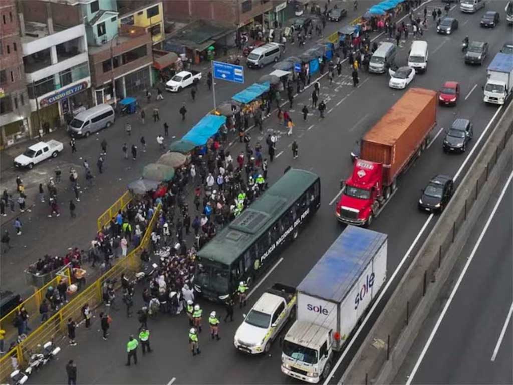 transportistas-extienden-paro-hasta-manana-por-desatencion-en-peru