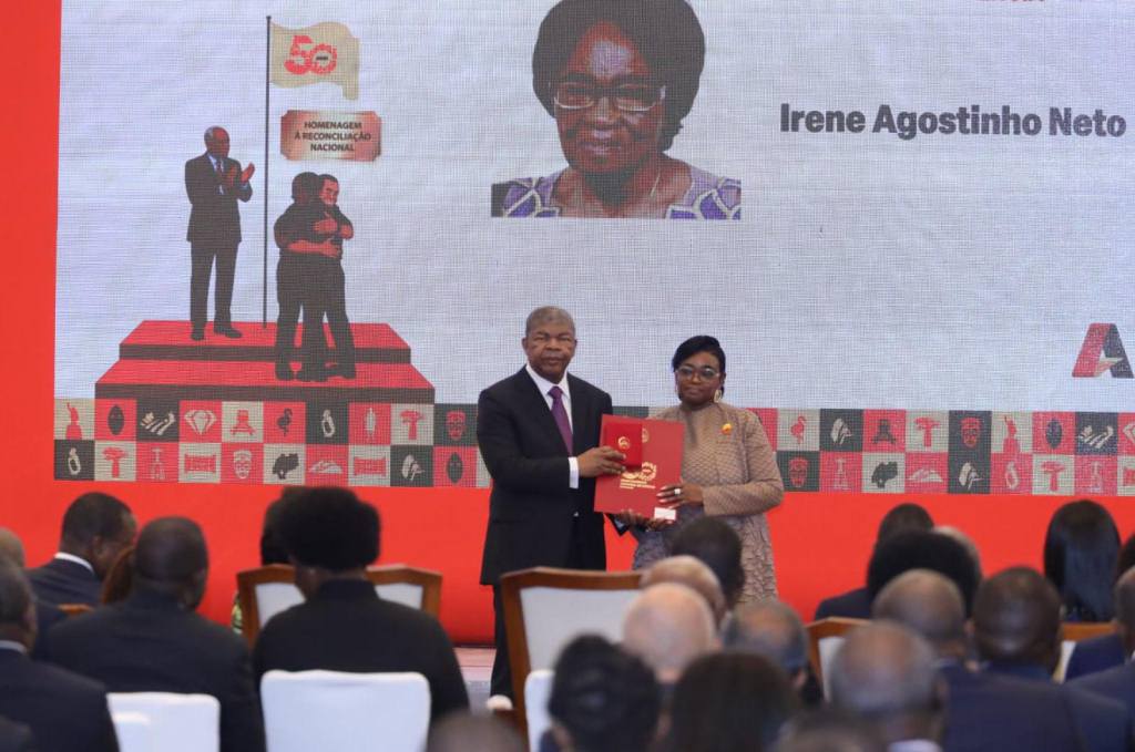 condecoran-a-mas-de-700-personas-por-independencia-de-angola