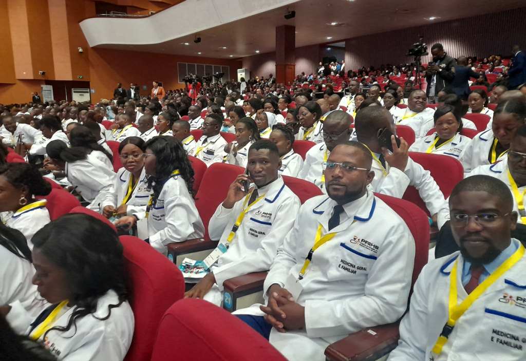 angola-gradua-399-especialistas-de-medicina-general-y-familiar