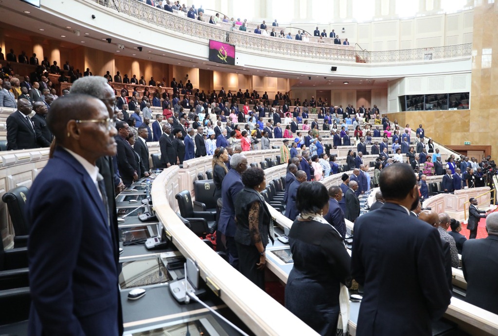 otorgaran-medallas-por-independencia-de-angola-a-savimvi-y-roberto