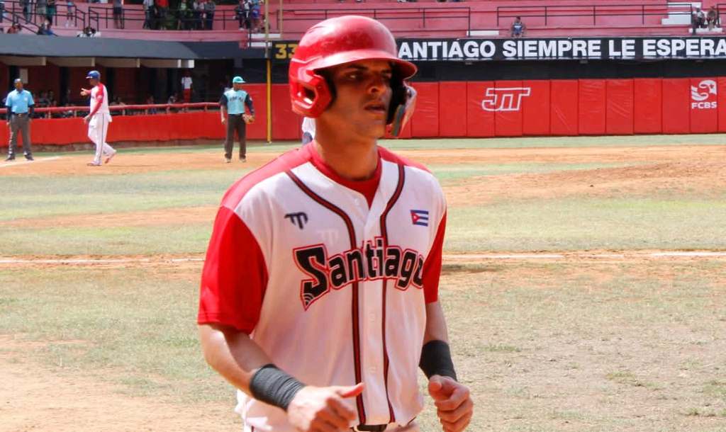 dividen-avispas-y-tigres-en-serie-beisbolera-cubana