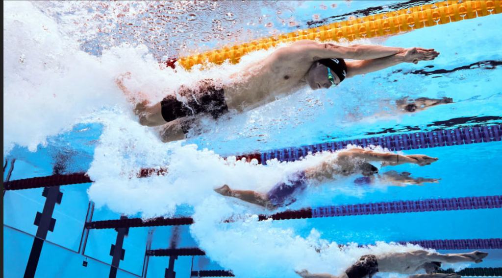 primera-etapa-de-copa-mundial-de-natacion-con-cartel-de-lujo