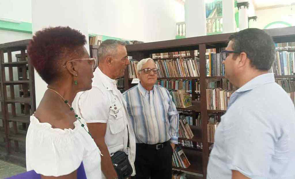 recibe-biblioteca-cubana-donacion-de-mas-de-dos-mil-ejemplares
