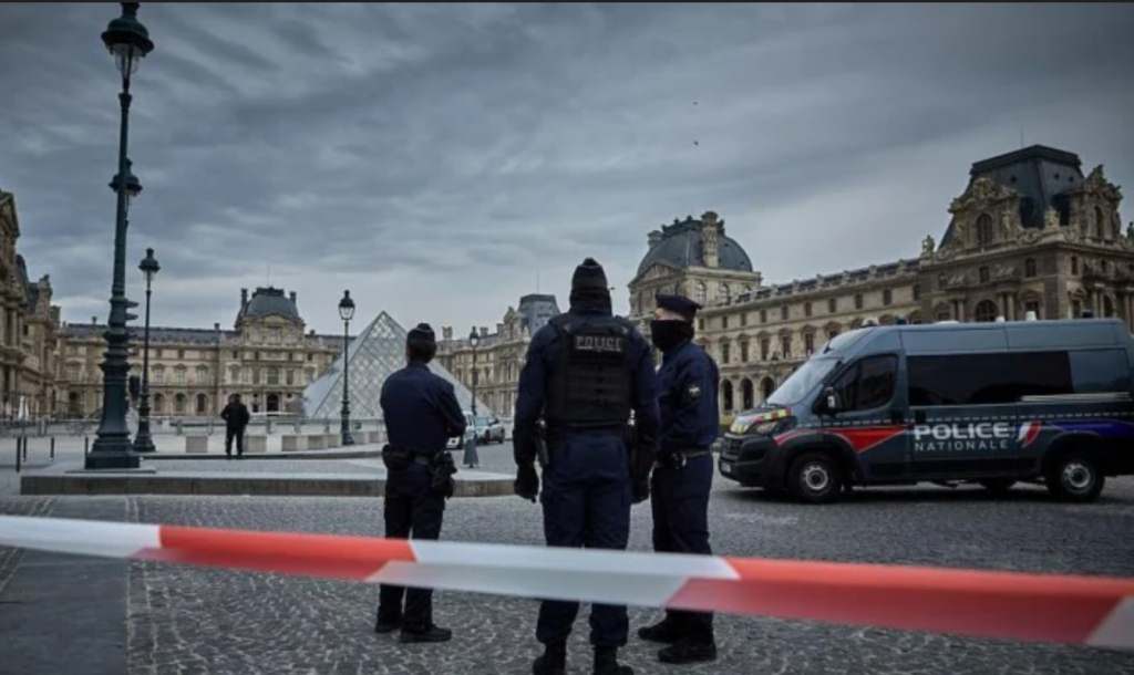 caceria-humana-en-francia-tras-robo-de-joyas-del-louvre