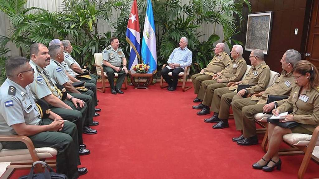 destacan-reunion-entre-jefe-ejercito-de-nicaragua-y-presidente-cubano