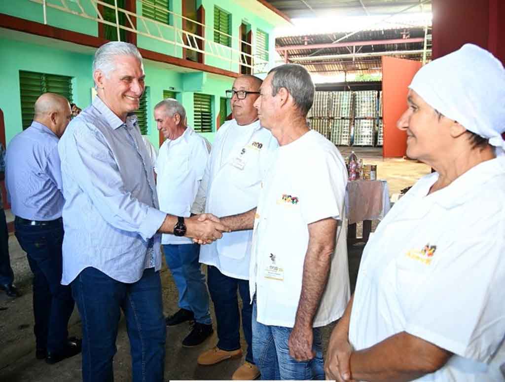 presidente-de-cuba-chequea-programas-de-desarrollo-en-centro-del-pais